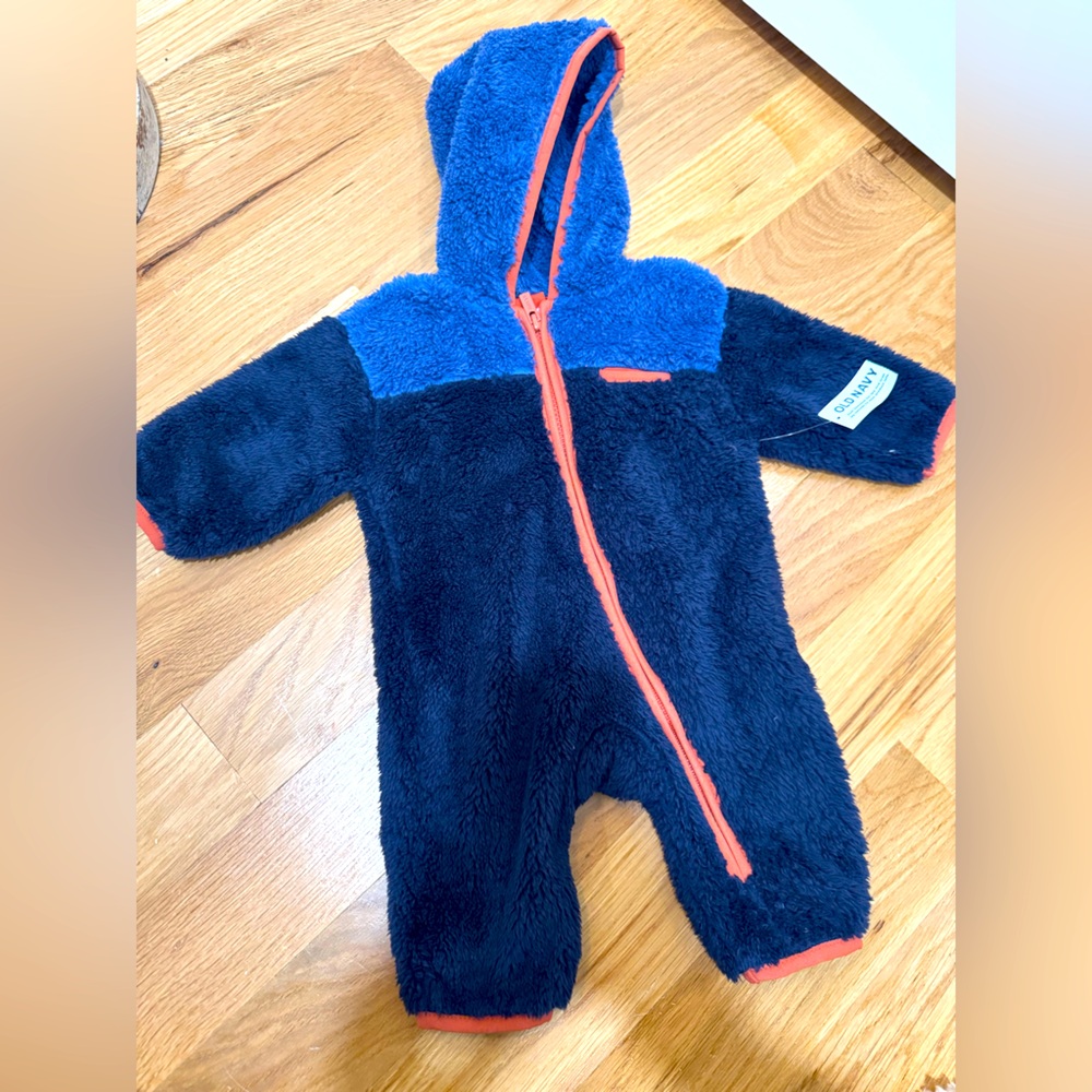 OLD NAVY / zip up / baby suit / 3-6 month
